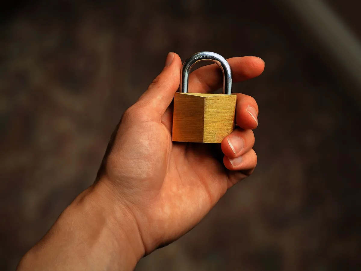 قوانين الخصوصية الرقمية في أوروبا: كيف تتعامل مع ملفات الارتباط؟