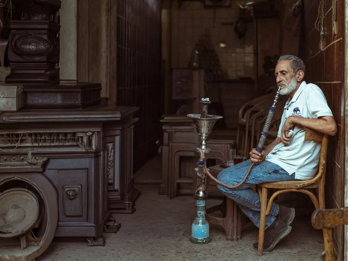 السجن لمدير مصنع سري لتبغ الأرجيلة في شقة بمدينة إسكيلستونا