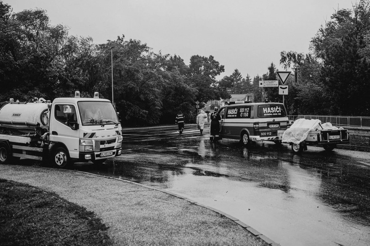 حادث تصادم بين حافلة وسيارتين في بلدية بيورنافيوردن بالنرويج